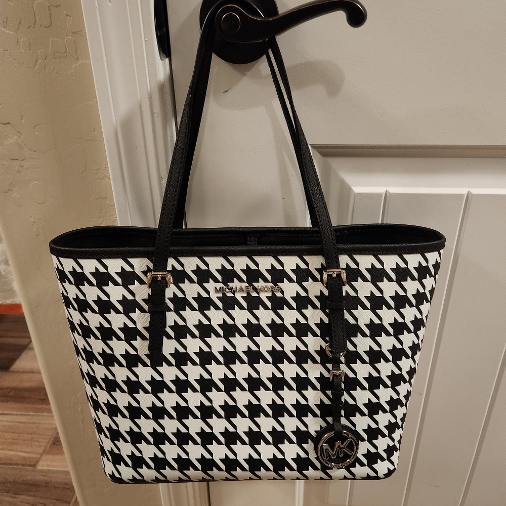 Michael Kors Jet Set Houndstooth tote